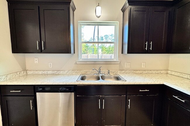 Building Photo - AVAILABLE EARLY DECEMBER (Small Pets Only)