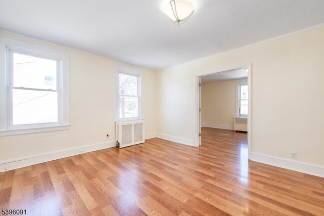 Building Photo - 11 Lewis St