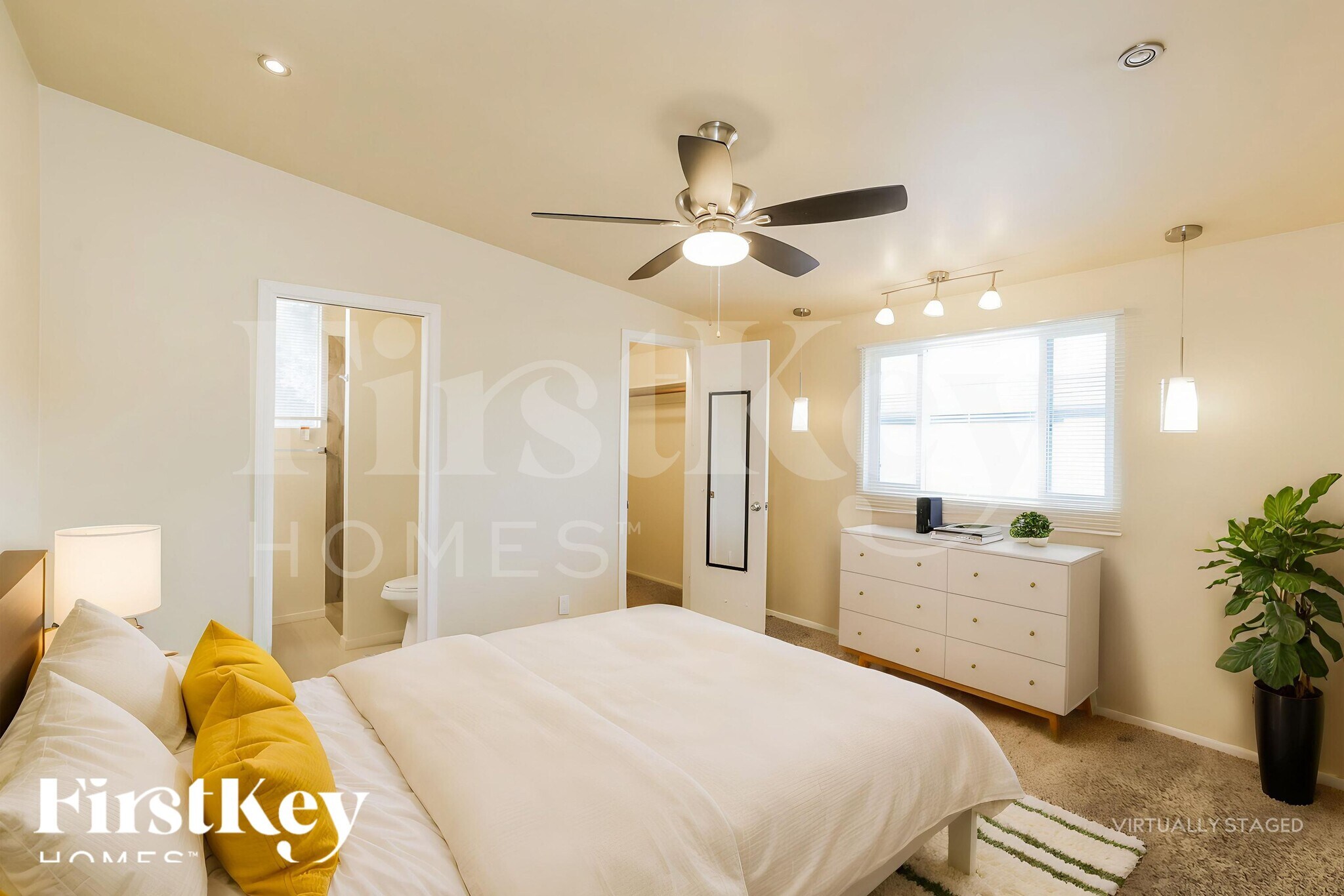 Building Photo - 4144 E Almeria Rd