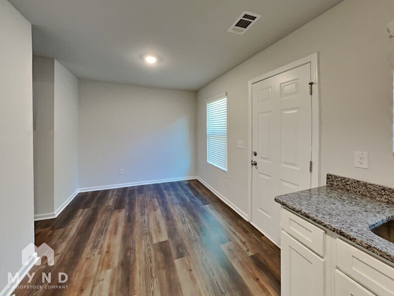 Building Photo - 1826 Carrington Dr