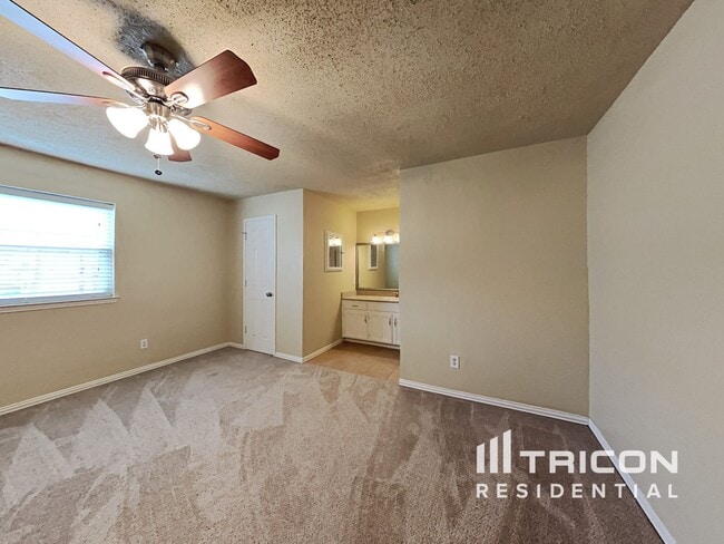 Building Photo - 6625 Fair Oaks Dr