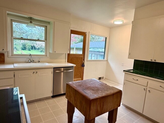 Building Photo - 2021 Taft Ave