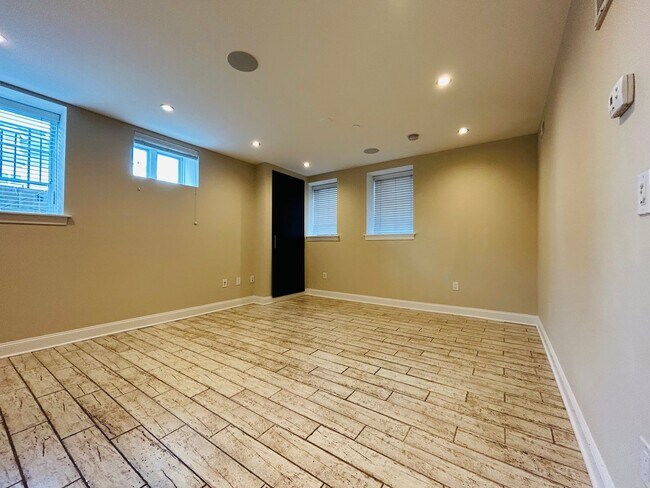 Building Photo - 4525 Fleming St