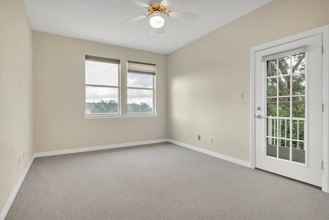 Building Photo - 5913 Mountain Villa Dr