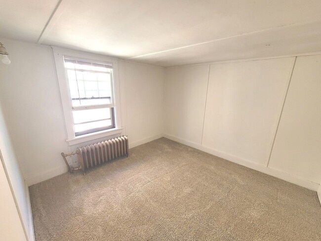 Building Photo - 2541 N Lake Dr