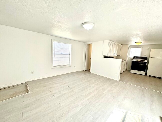 Building Photo - 2305 27th St