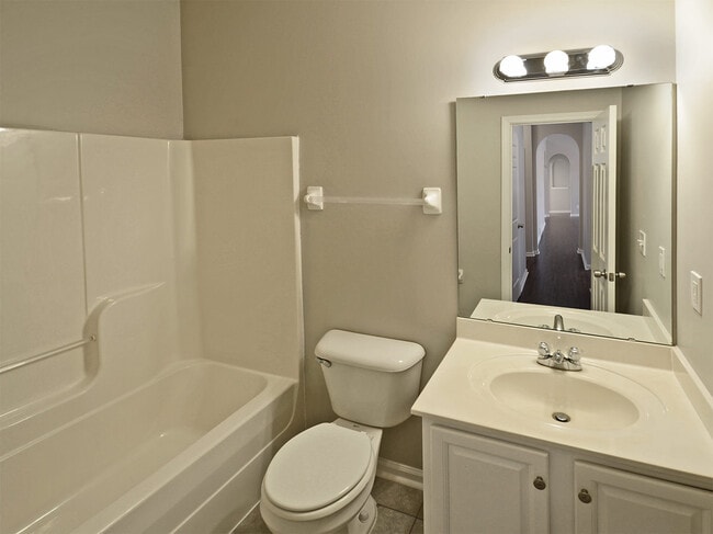 Building Photo - 3 bed, 2 bath with a Bonus room