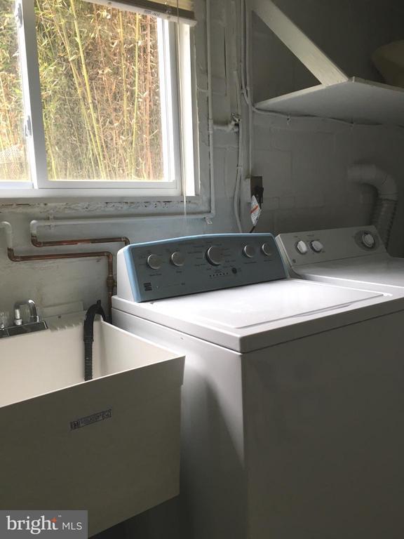 Building Photo - 9204 Bardon Rd