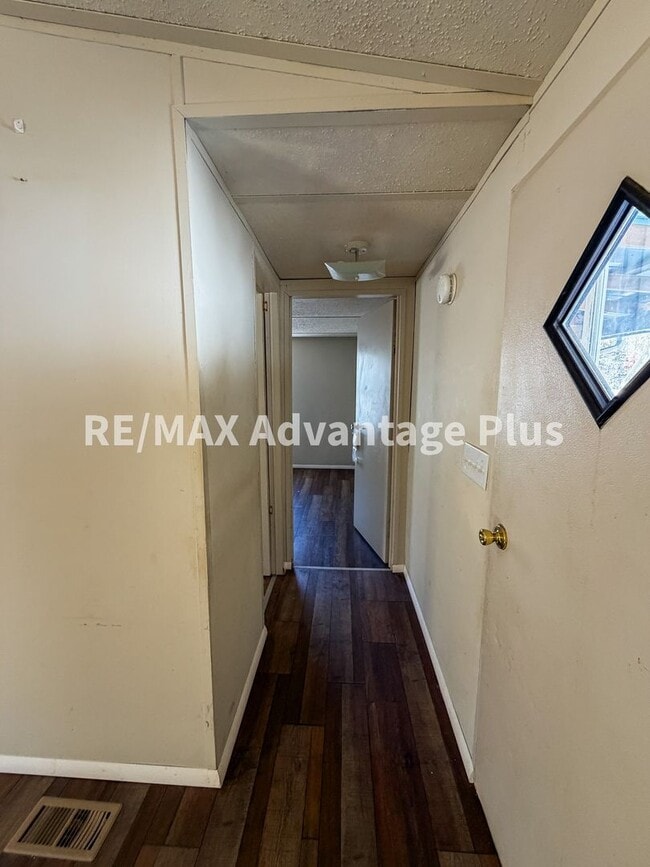 Building Photo - 3-Bedroom Home in a Private Setting