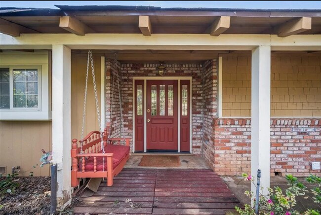 Building Photo - 419 Greenwood Dr