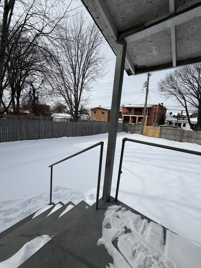 Building Photo - 2613 Iowa St