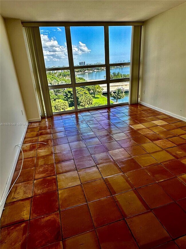 Building Photo - 600 NE 36th St