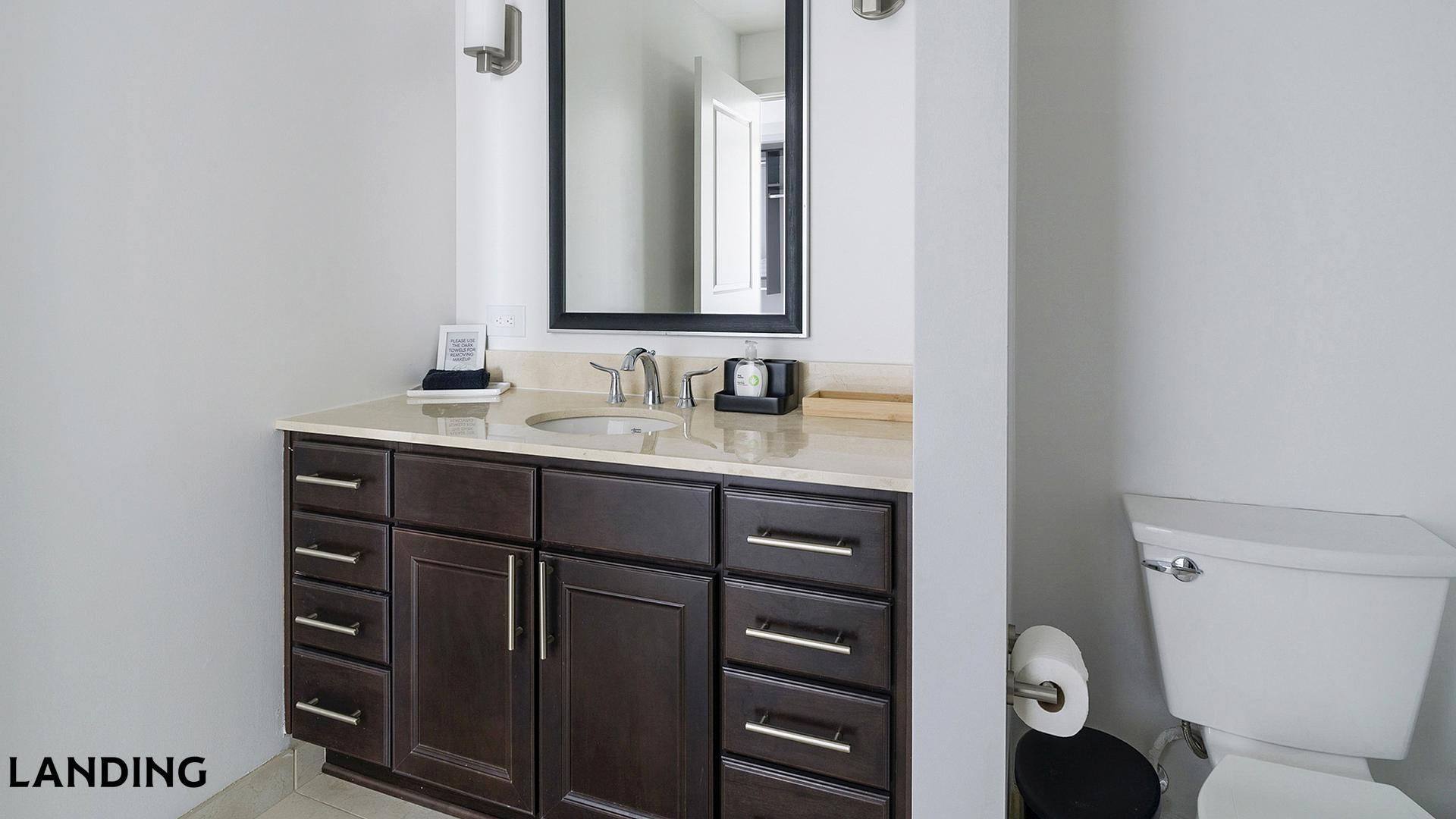 Building Photo - 777 Preston St