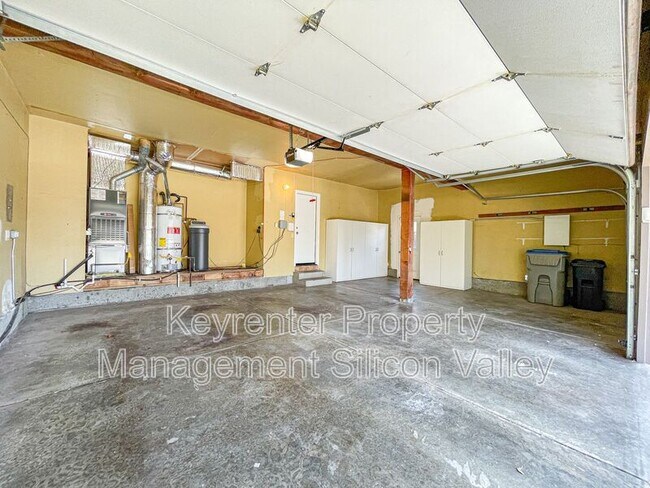 Building Photo - 6701 Tannahill Dr