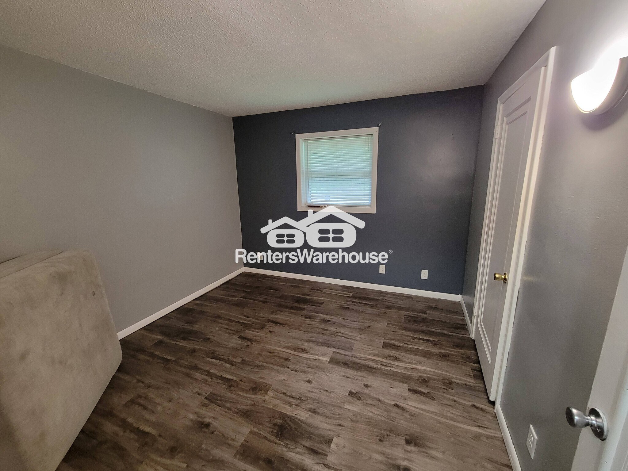 Building Photo - 9375 Country Dr