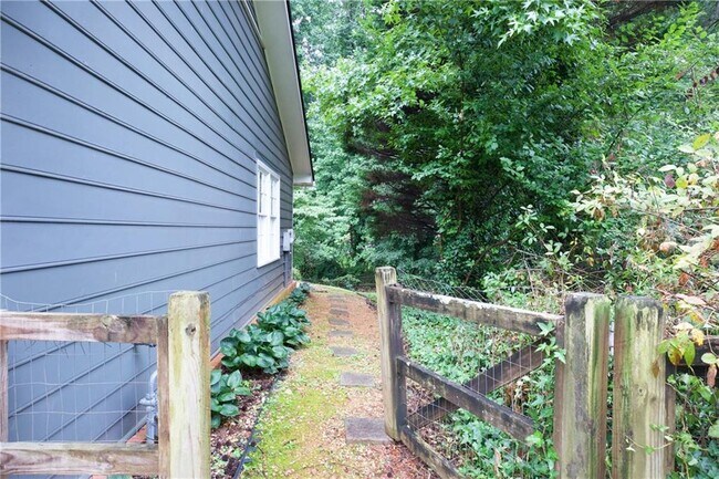 Building Photo - 3328 Mountain Hollow Dr