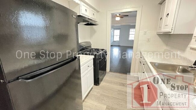 Building Photo - Beautiful 2 Bedroom 1 Bathroom Home in Kansas City!