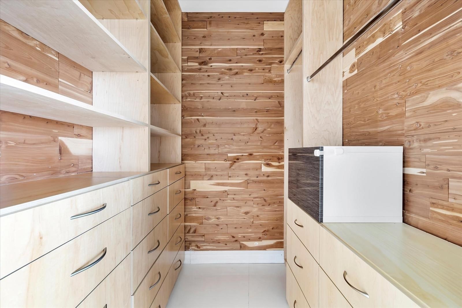 Building Photo - 601 NE 36th St