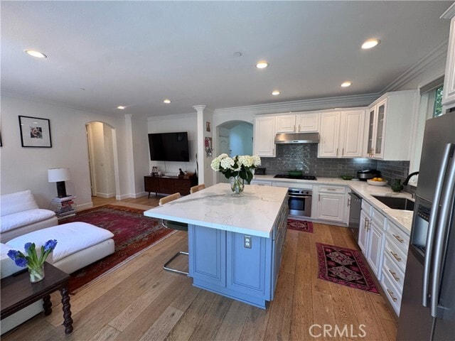 Building Photo - 2553 Santa Ana Ave