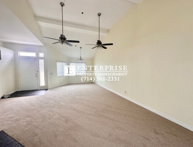 Building Photo - Top-Floor 2-Bed Condo in Huntington Beach | Walk to Beach