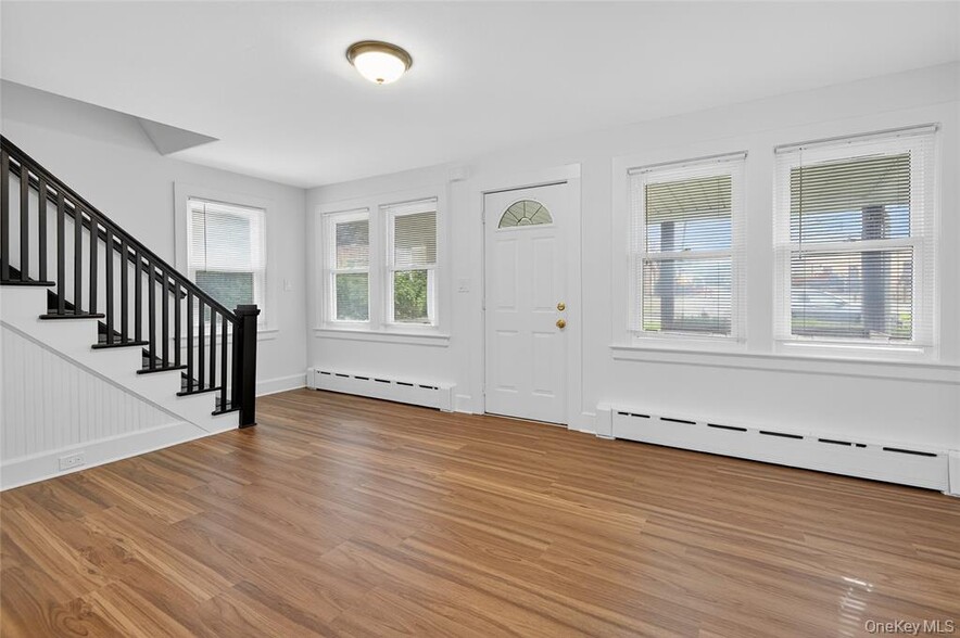 Primary Photo - 14 Valley Rd