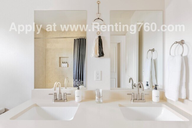 Building Photo - Modern 4 Bedroom 2 Bathroom Home In Storey...