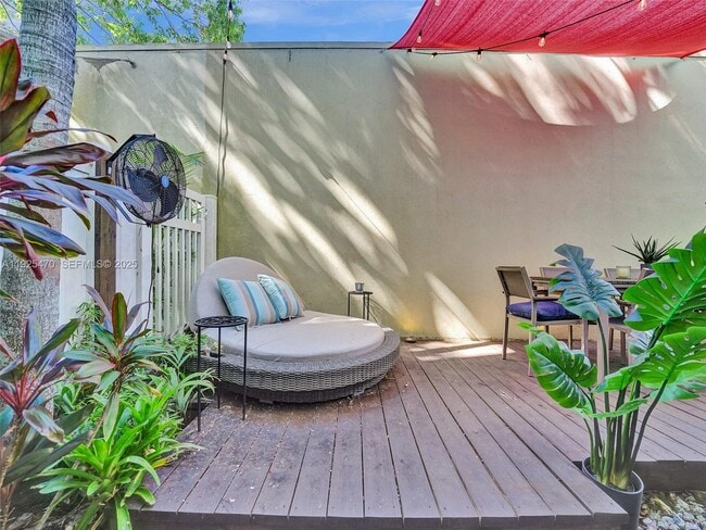 Building Photo - 2356 Wilton Dr