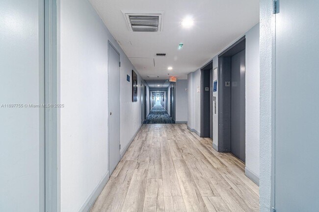 Building Photo - 7501 E Treasure Dr