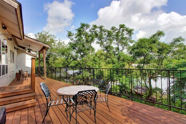Building Photo - 2208 Trailside Dr