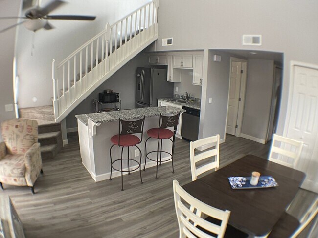 Building Photo - COMING SOON! Furnished 1-Bed 1-Bath Condo ...