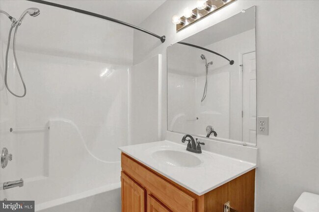 Building Photo - 119 Oriole Ct