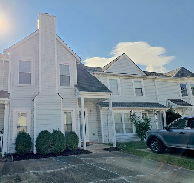 Building Photo - STUNNING TWO STORY 3 BEDROOM/ 2.5 BATH TOW...