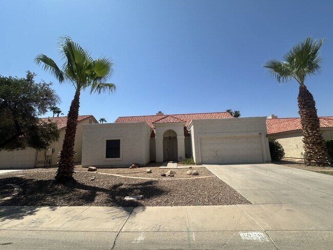 Building Photo - 1249 E Laurel Ave