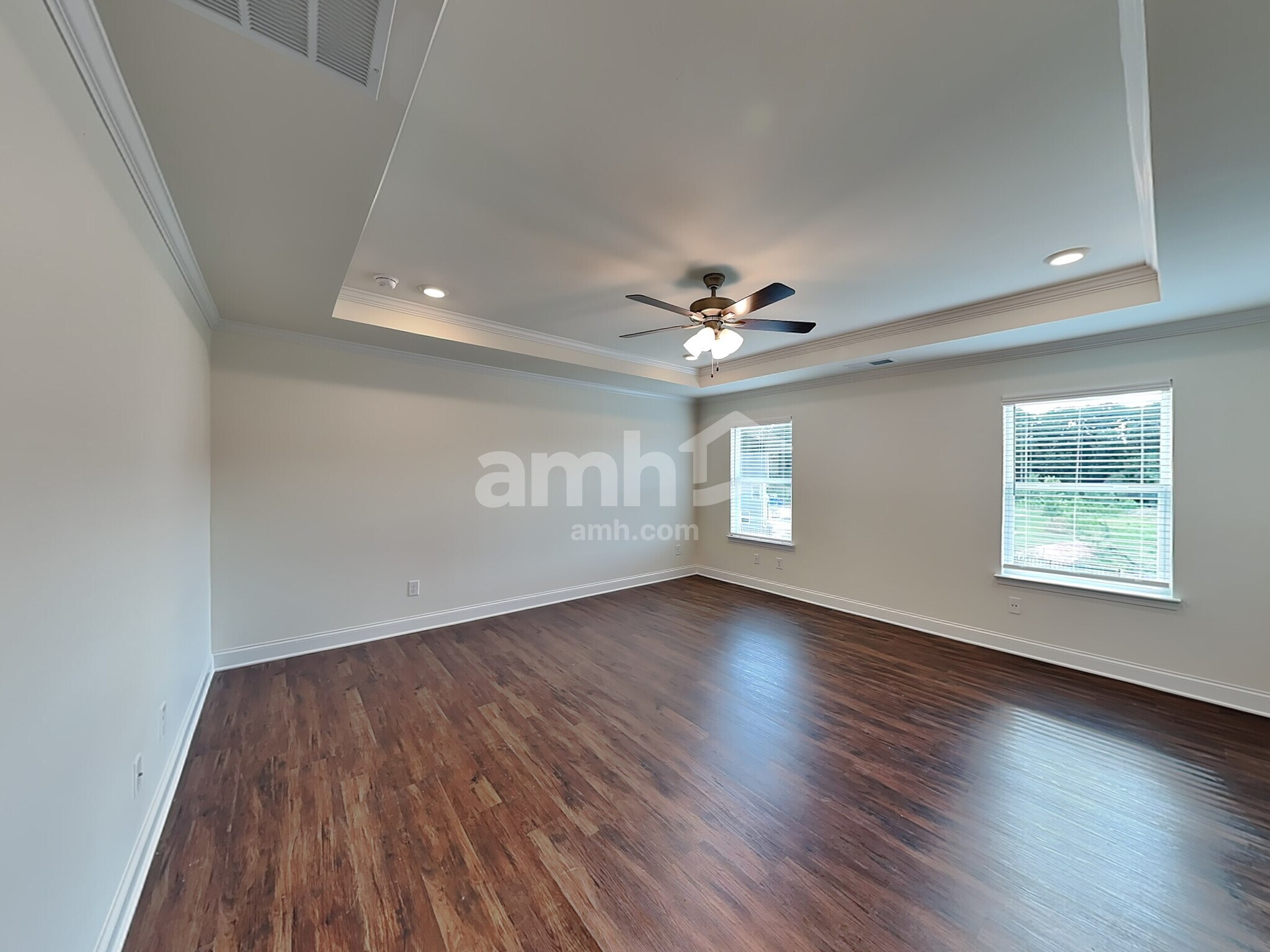 Building Photo - 838 Carnaby Ln