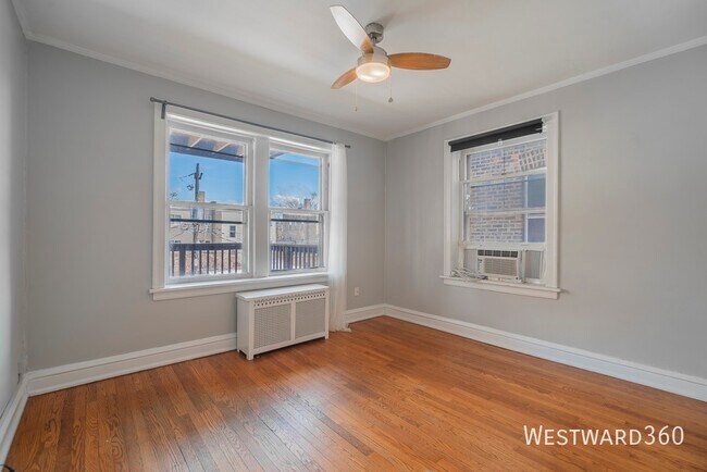 Building Photo - 7447 N Hoyne-2