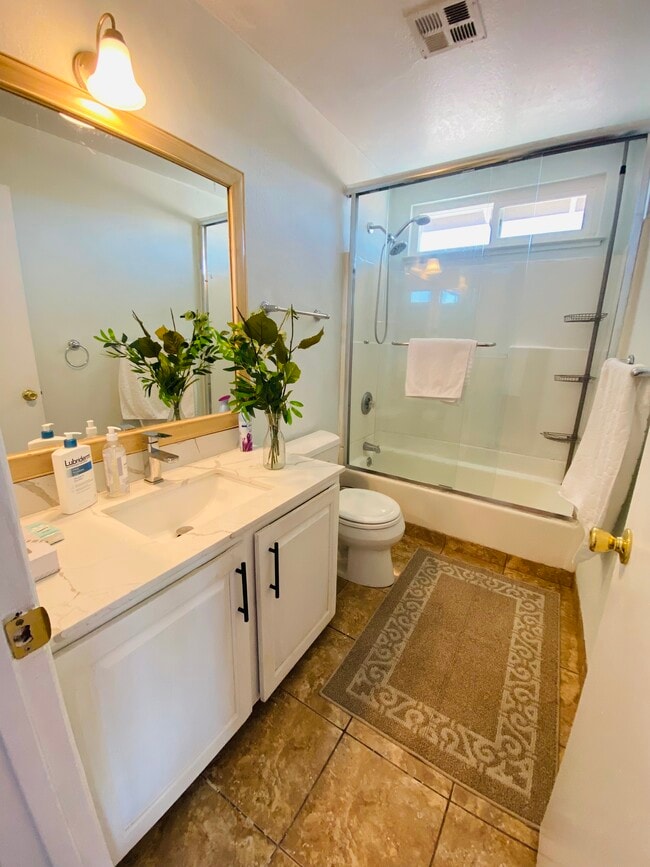 Building Photo - 2506 Cabrillo Dr