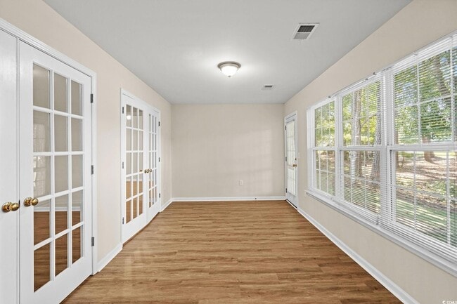 Building Photo - 280 Barclay Dr