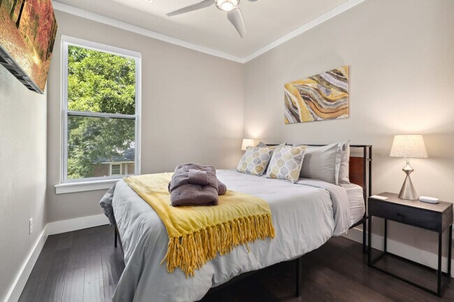 Building Photo - 402 SW 5th St