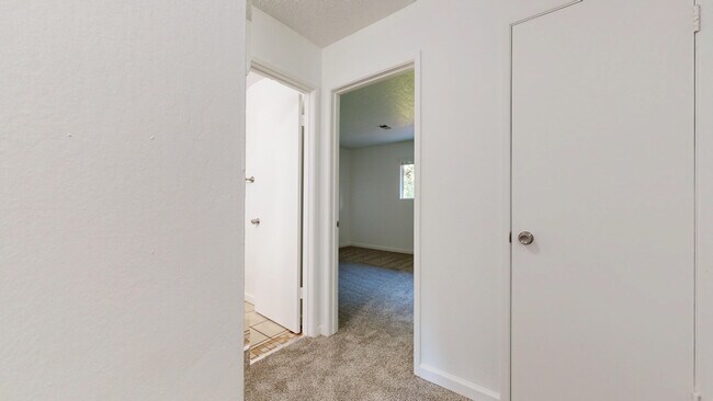 Building Photo - 18219 Happy Ln