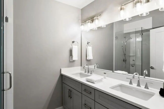 Building Photo - Stunning Furnished Townhouse in South Slope!
