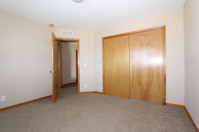 Building Photo - 917 Jackalope Ct