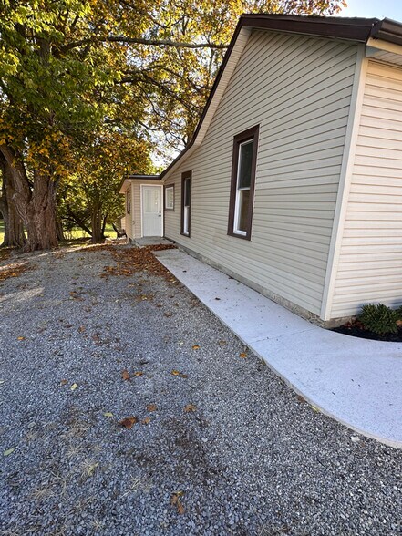 Building Photo - 564 Cooper Ave