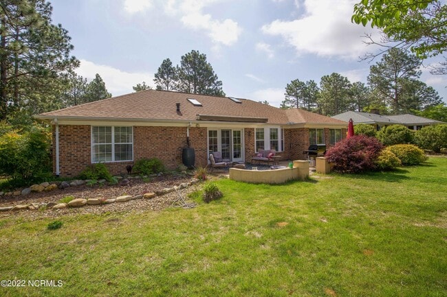 Building Photo - 127 Pine Lake Dr
