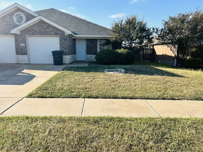 Building Photo - 2009 Charleston Ct