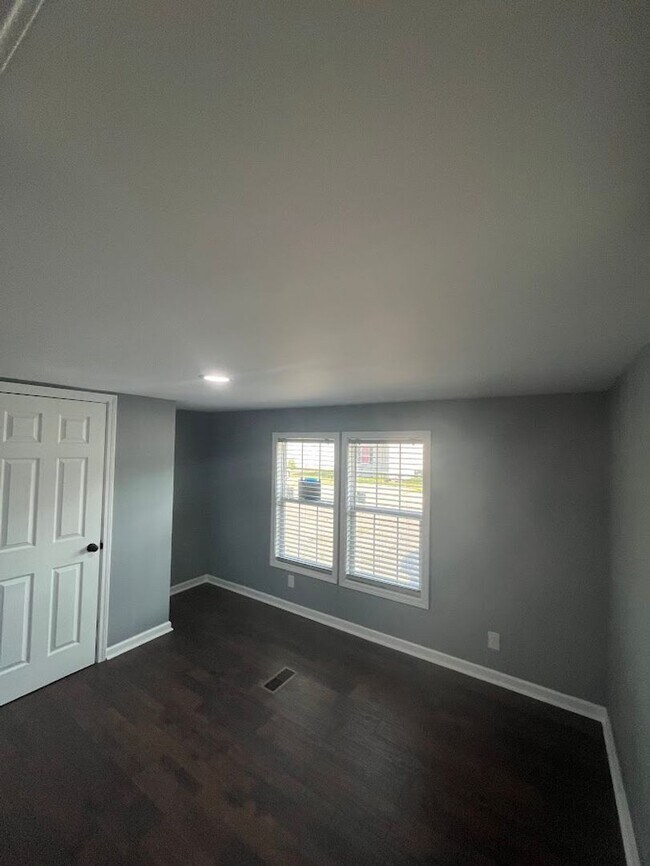 Building Photo - 5627 Hardwick Ln