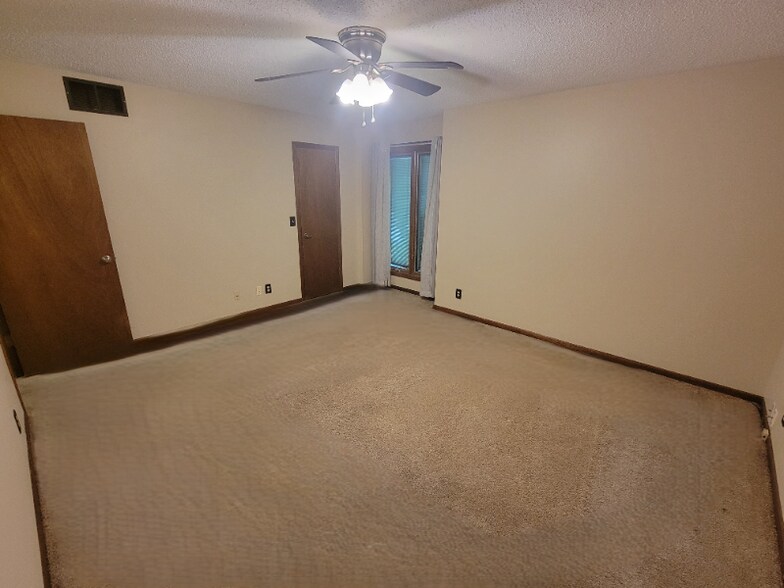 Building Photo - 1709 N Brunswick Ln