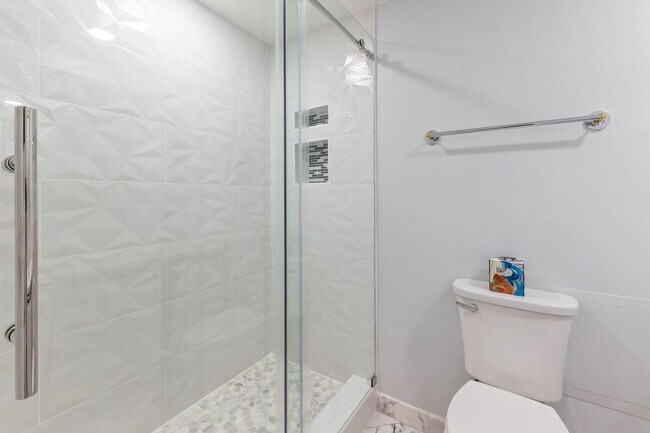 Building Photo - 1300 Crystal Dr
