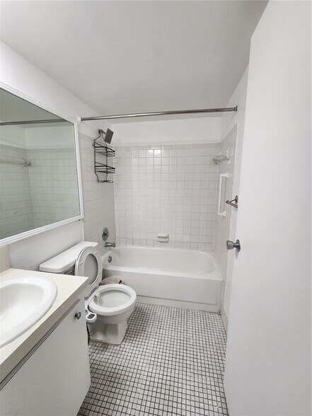 Building Photo - 8441 Forest Hills Dr