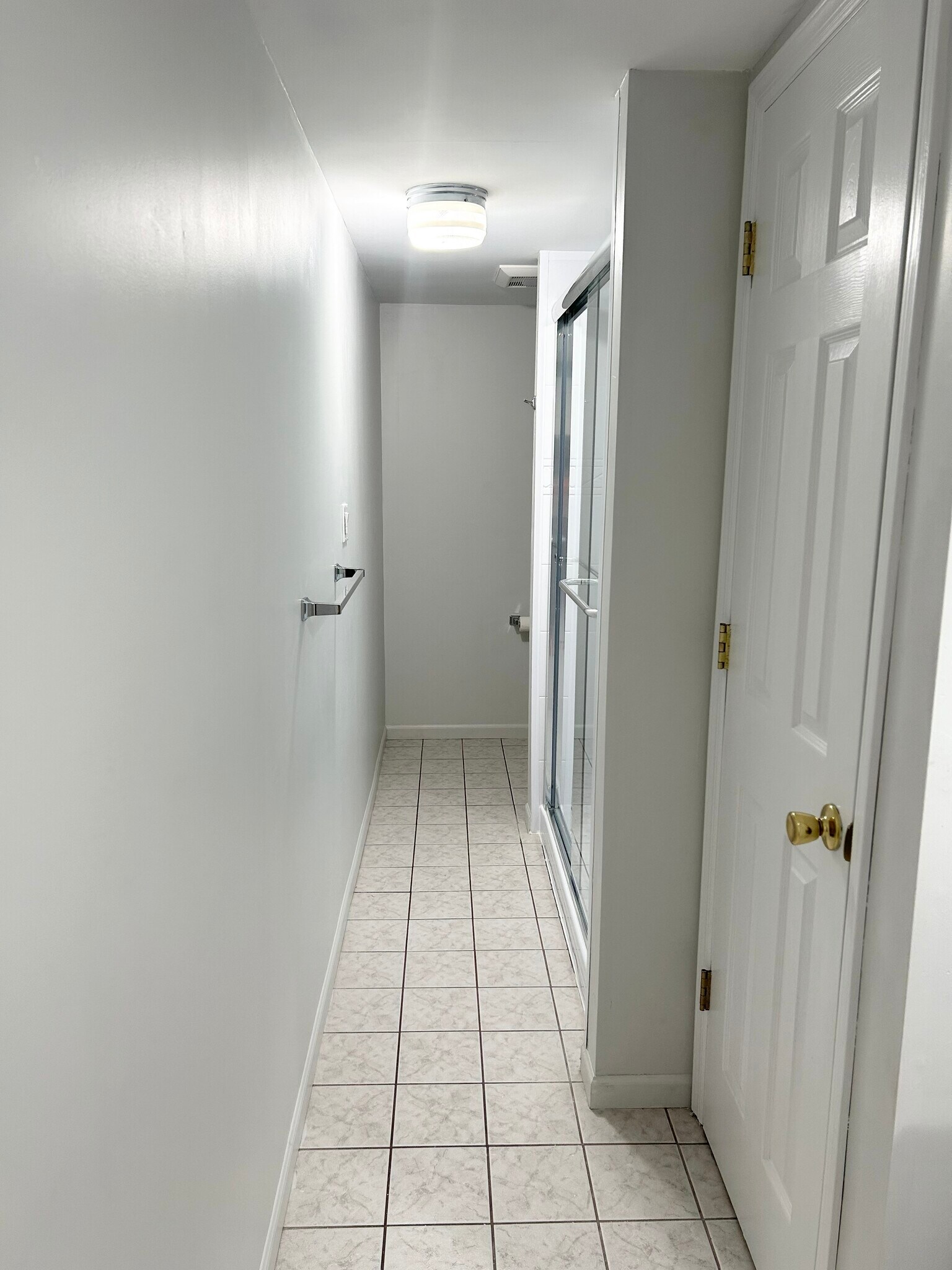 Master Bathroom - 10 Devon Ter