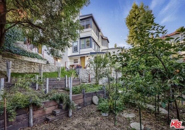 Building Photo - 2462 N Gower St